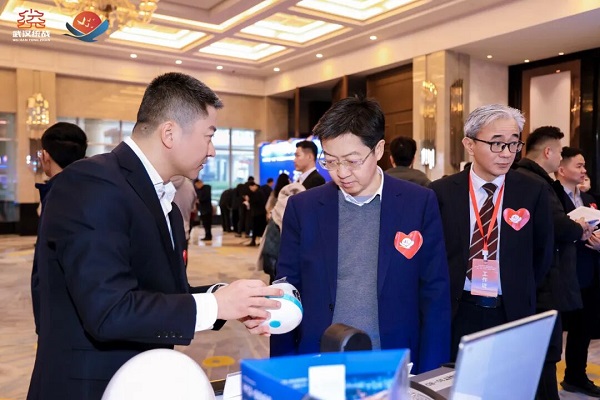 头雁企业，武汉科技型民营企业领军人物，年会，北斗高精度定位技术，三维可视化技术，天宝耐特，测绘地理信息服务供应商，027-59880803