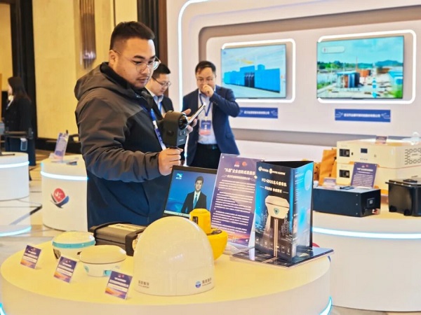 头雁企业，武汉科技型民营企业领军人物，年会，北斗高精度定位技术，三维可视化技术，天宝耐特，测绘地理信息服务供应商，027-59880803