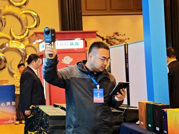 头雁企业，武汉科技型民营企业领军人物，年会，北斗高精度定位技术，三维可视化技术，天宝耐特，测绘地理信息服务供应商，027-59880803